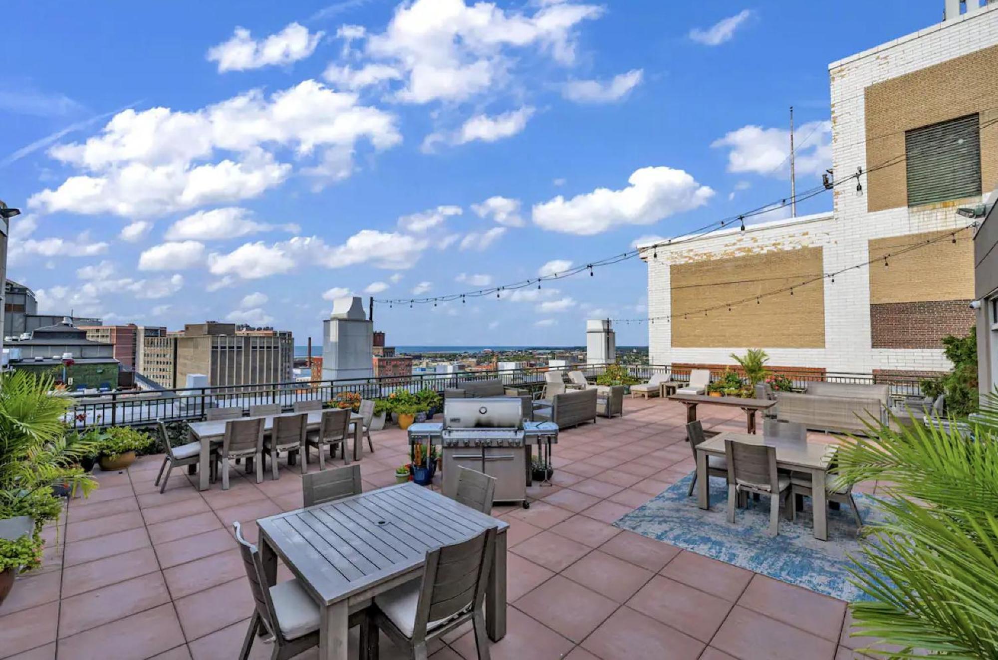 Heart Of Dt With Free Pool & Steam Plus Gym Luxe 812 Cleveland Bagian luar foto