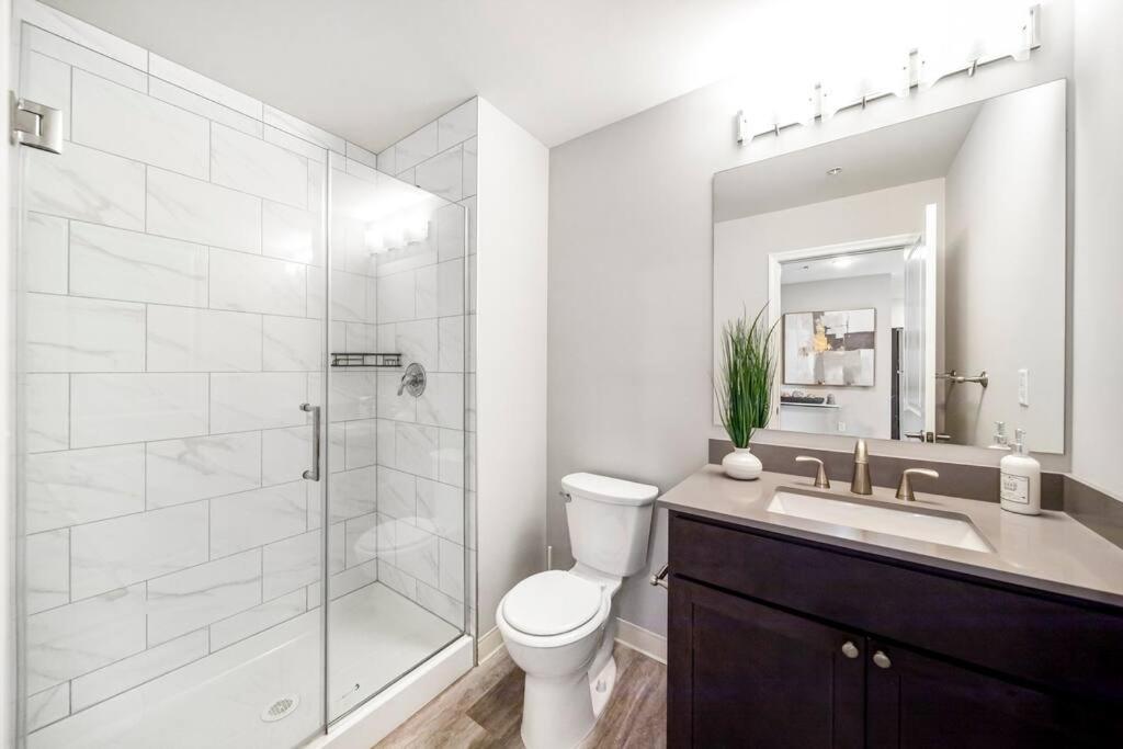 Heart Of Dt With Free Pool & Steam Plus Gym Luxe 812 Cleveland Bagian luar foto