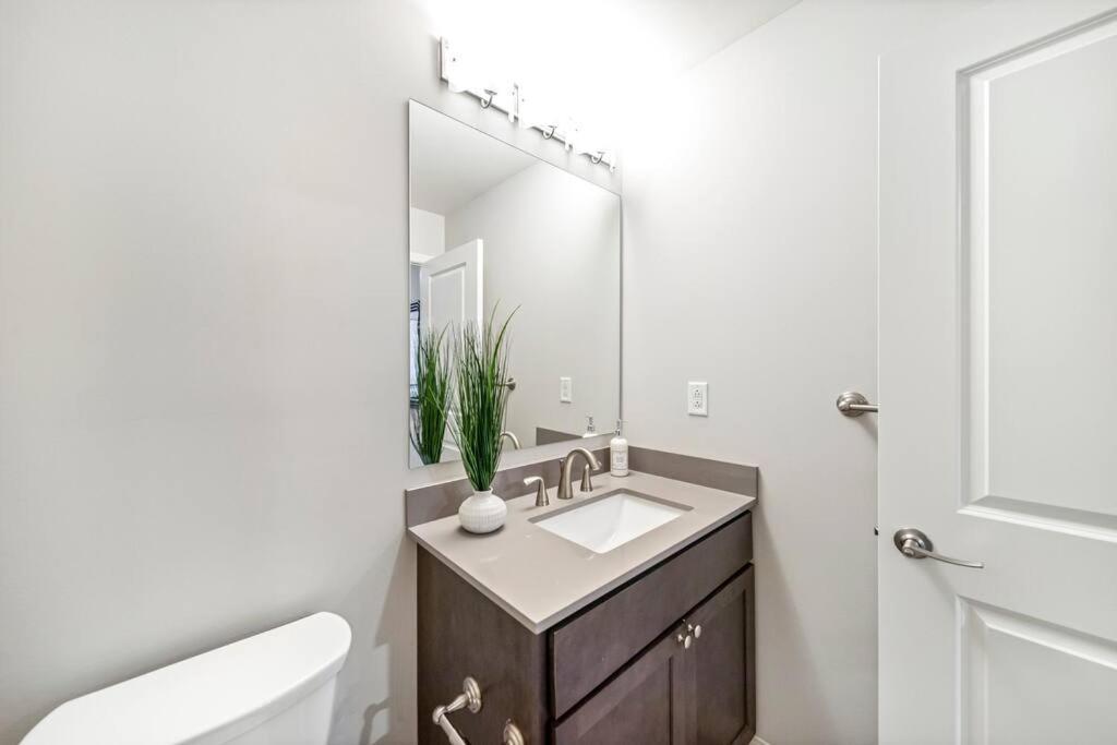 Heart Of Dt With Free Pool & Steam Plus Gym Luxe 812 Cleveland Bagian luar foto