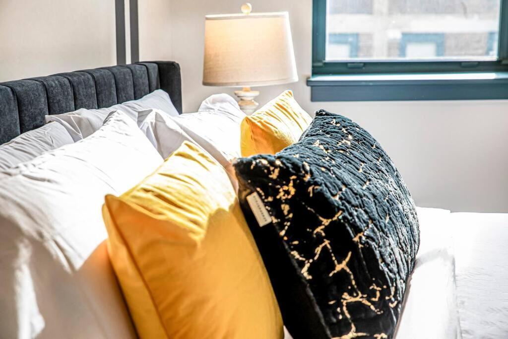 Heart Of Dt With Free Pool & Steam Plus Gym Luxe 812 Cleveland Bagian luar foto