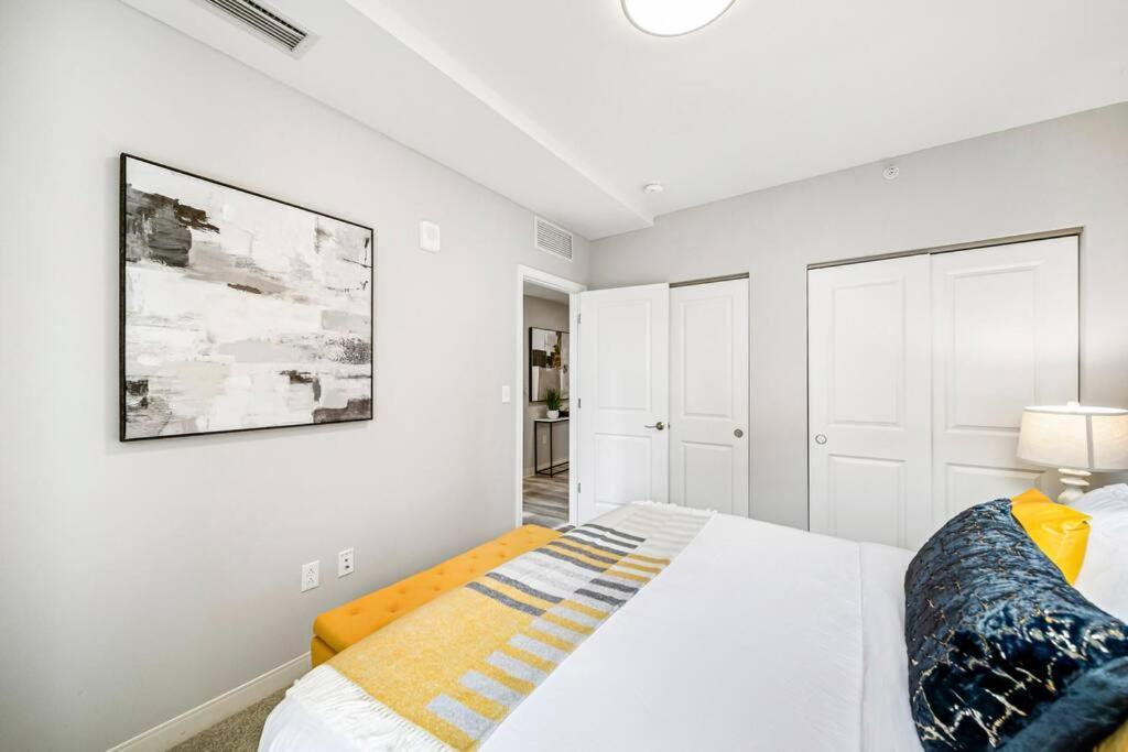 Heart Of Dt With Free Pool & Steam Plus Gym Luxe 812 Cleveland Bagian luar foto